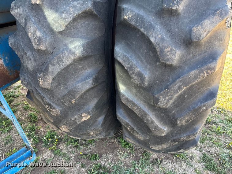 image for item FI0931 1985 Ford TW25 tractor