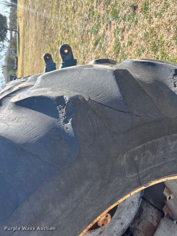 image for item FI0931 1985 Ford TW25 tractor