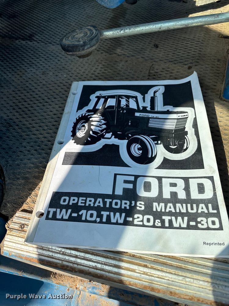 image for item FI0931 1985 Ford TW25 tractor