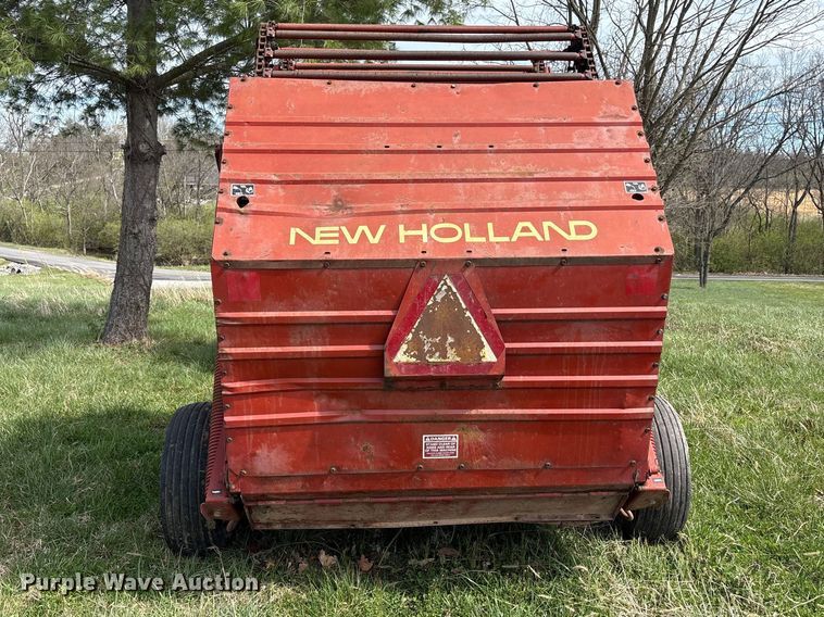 image for item FK1291 New Holland 846 round baler