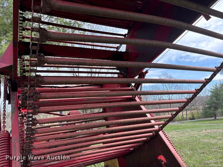 image for item FK1291 New Holland 846 round baler