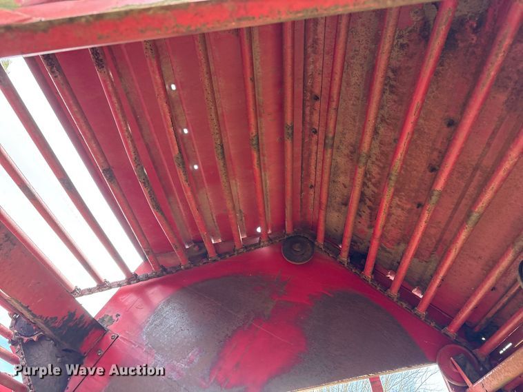 image for item FK1291 New Holland 846 round baler