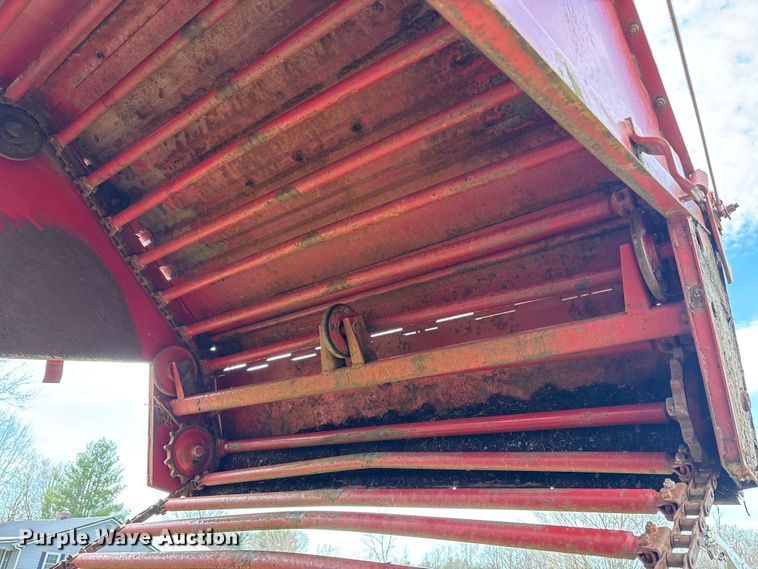 image for item FK1291 New Holland 846 round baler