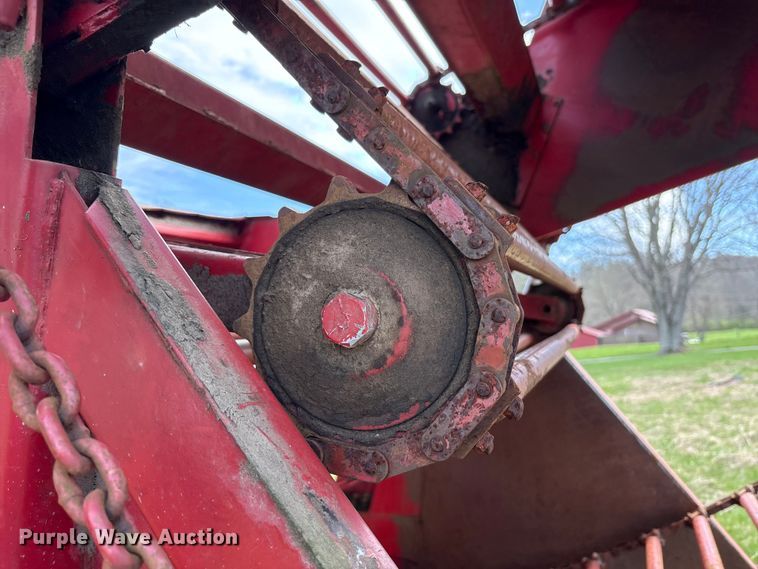 image for item FK1291 New Holland 846 round baler