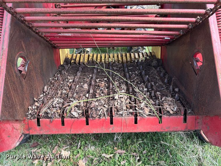 image for item FK1291 New Holland 846 round baler