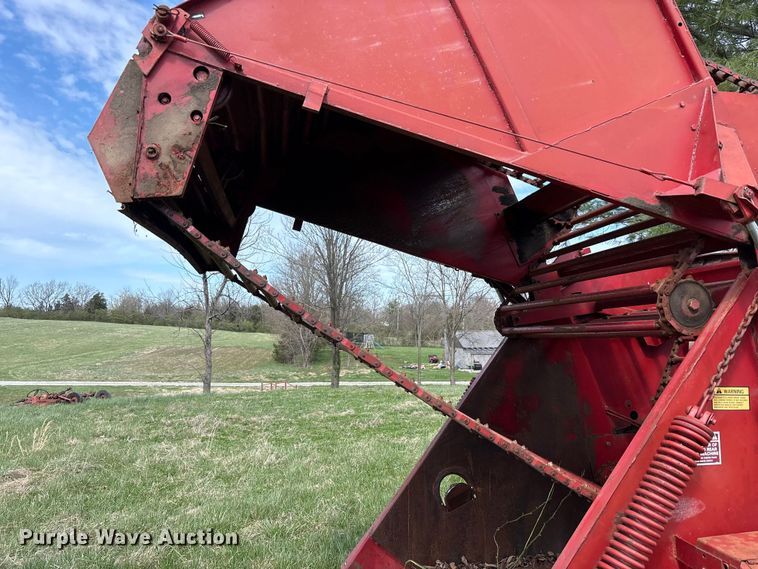 image for item FK1291 New Holland 846 round baler