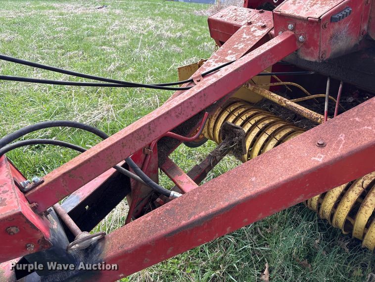 image for item FK1291 New Holland 846 round baler
