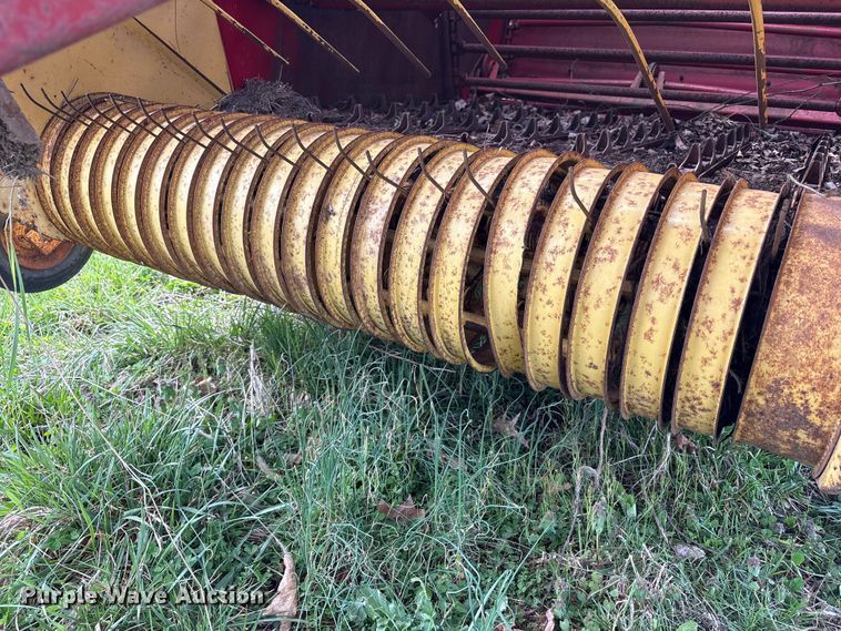 image for item FK1291 New Holland 846 round baler