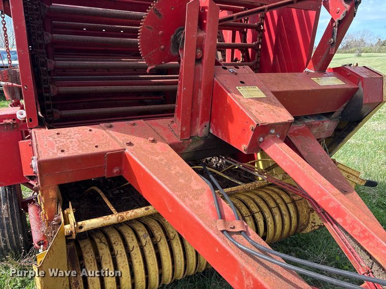 image for item FK1291 New Holland 846 round baler