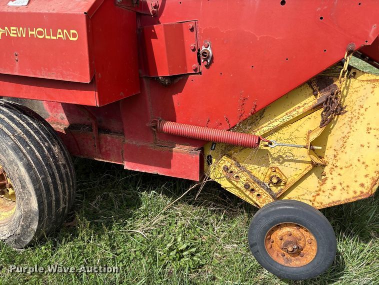 image for item FK1291 New Holland 846 round baler