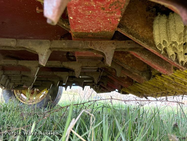 image for item FK1291 New Holland 846 round baler