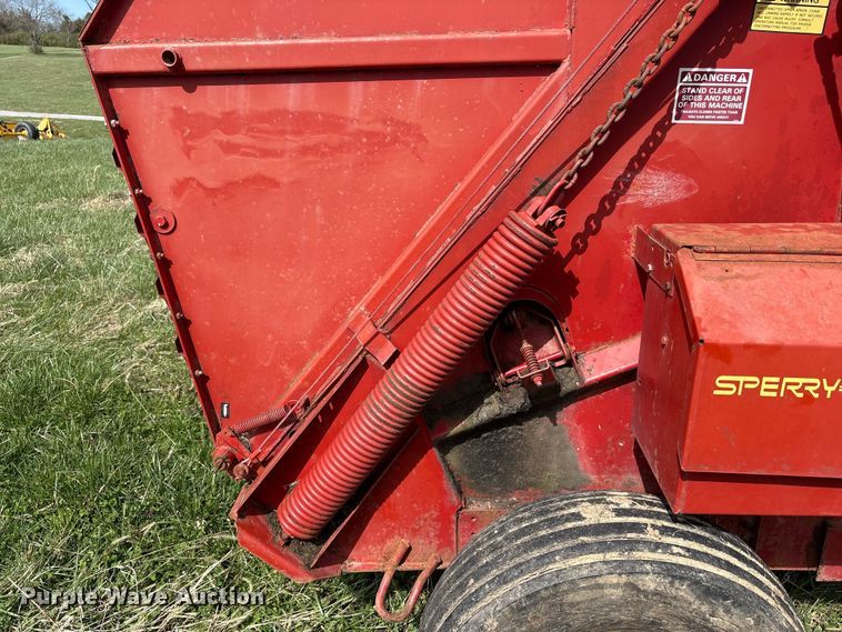 image for item FK1291 New Holland 846 round baler