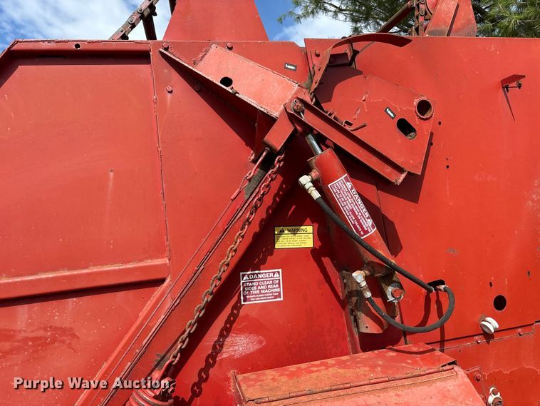 image for item FK1291 New Holland 846 round baler