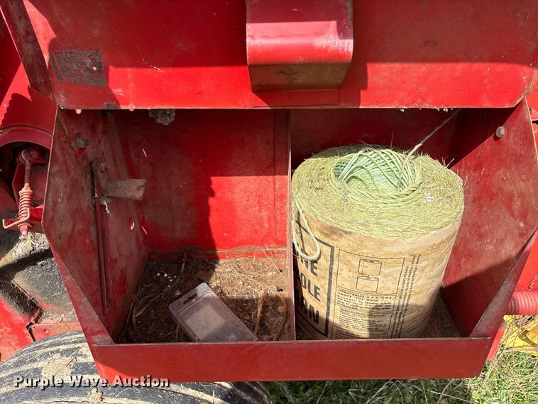 image for item FK1291 New Holland 846 round baler