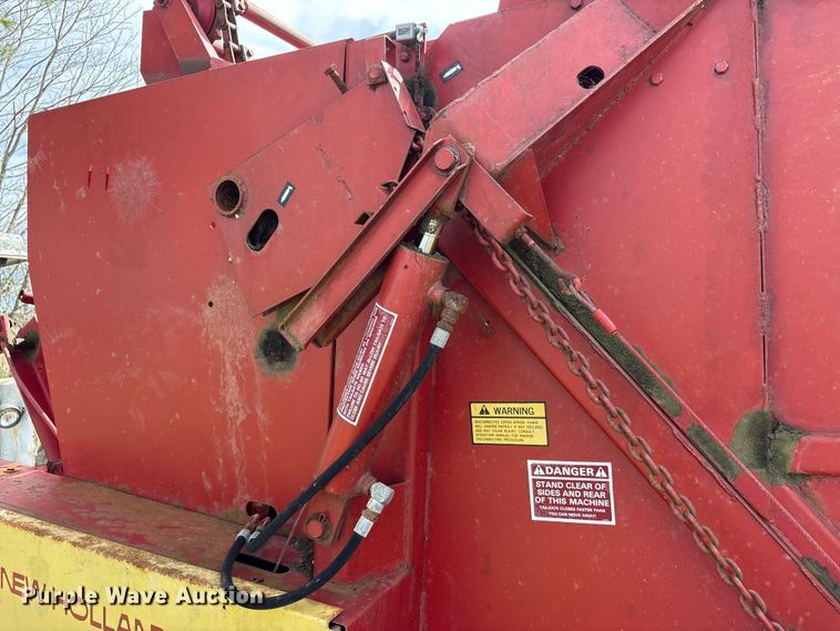 image for item FK1291 New Holland 846 round baler