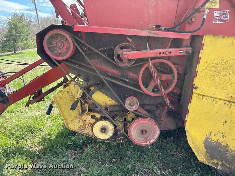 image for item FK1291 New Holland 846 round baler