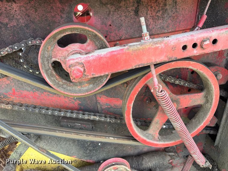 image for item FK1291 New Holland 846 round baler