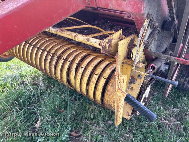 image for item FK1291 New Holland 846 round baler