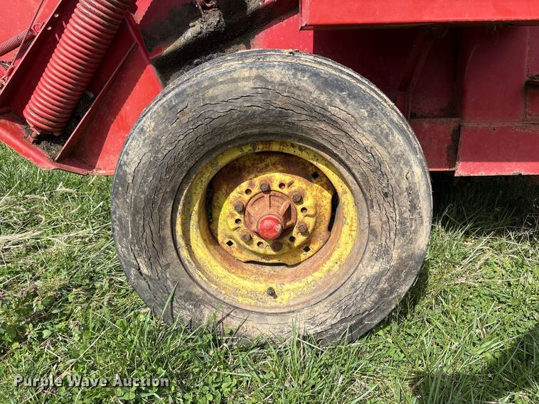 image for item FK1291 New Holland 846 round baler