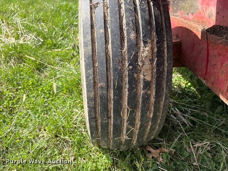 image for item FK1291 New Holland 846 round baler