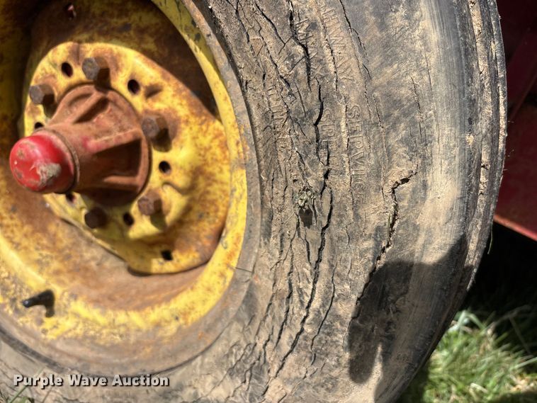 image for item FK1291 New Holland 846 round baler