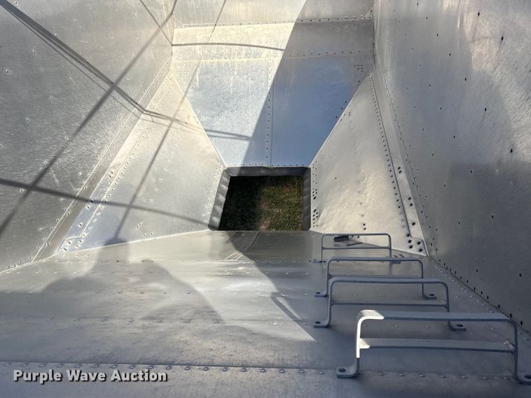 image for item FK2604 2017 Timpte grain trailer