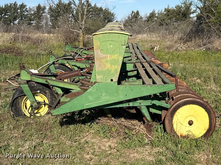 image for item GP9653 John Deere grain drill