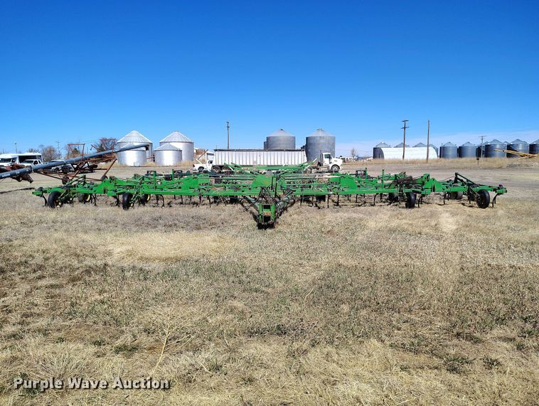 image for item IH9480 John Deere 985 field cultivator