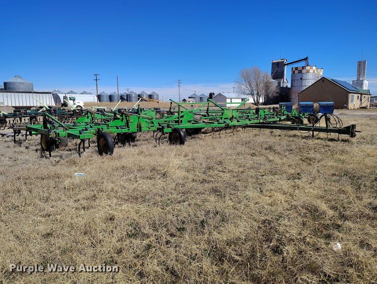 image for item IH9480 John Deere 985 field cultivator