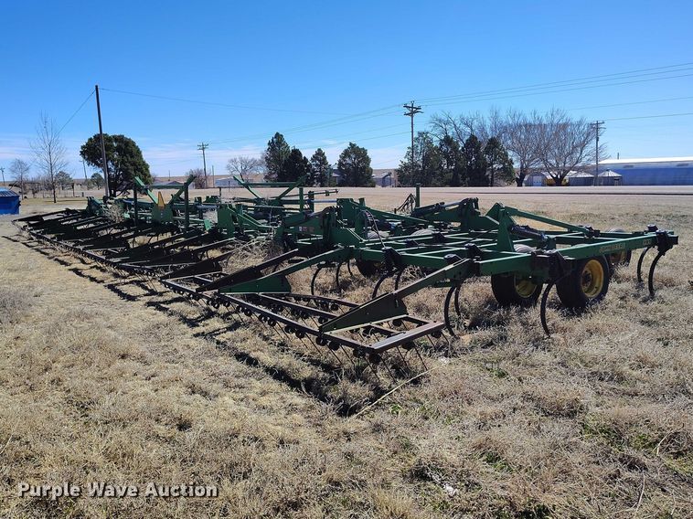 image for item IH9480 John Deere 985 field cultivator