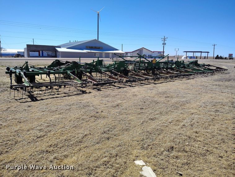 image for item IH9480 John Deere 985 field cultivator