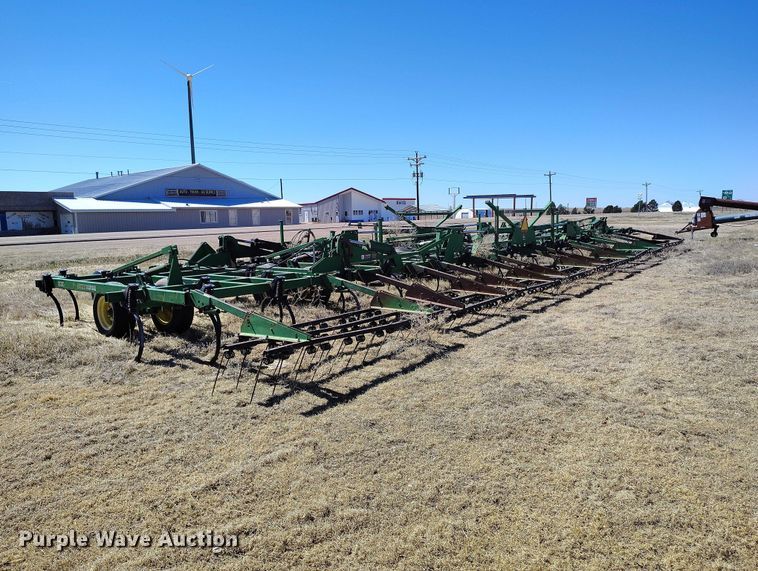 image for item IH9480 John Deere 985 field cultivator