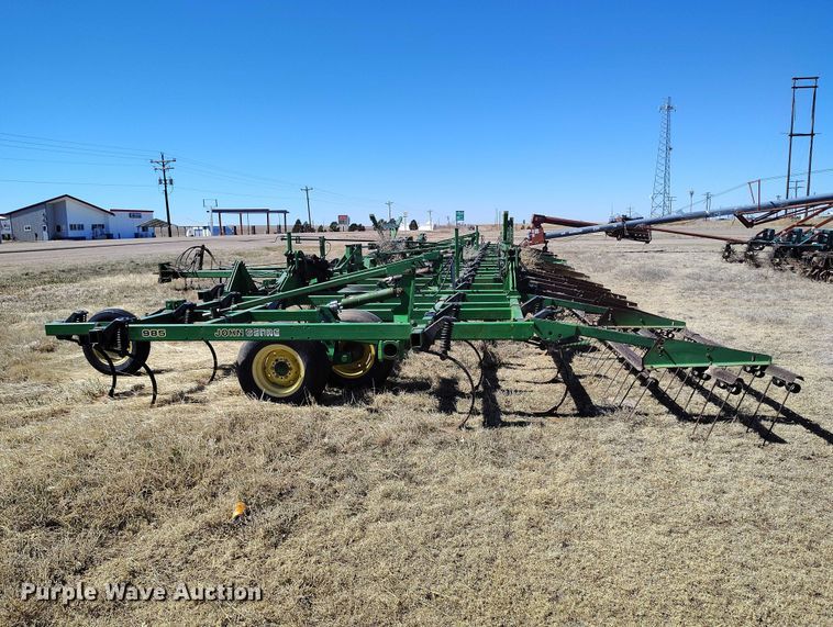 image for item IH9480 John Deere 985 field cultivator