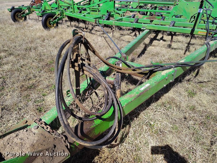 image for item IH9480 John Deere 985 field cultivator