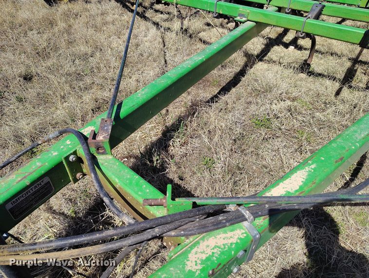 image for item IH9480 John Deere 985 field cultivator