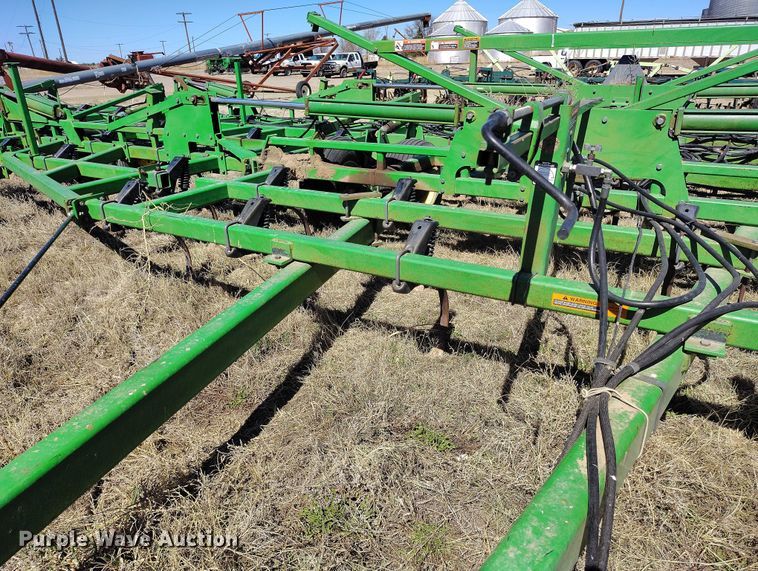 image for item IH9480 John Deere 985 field cultivator