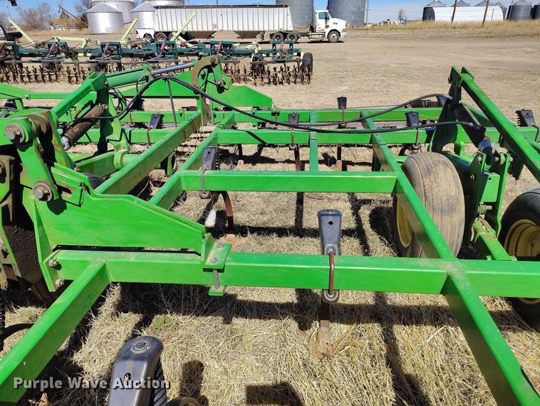 image for item IH9480 John Deere 985 field cultivator
