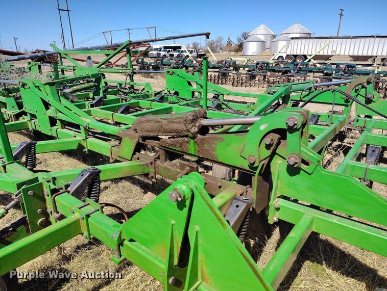 image for item IH9480 John Deere 985 field cultivator