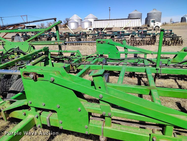 image for item IH9480 John Deere 985 field cultivator