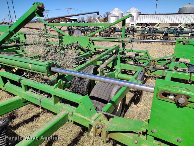 image for item IH9480 John Deere 985 field cultivator