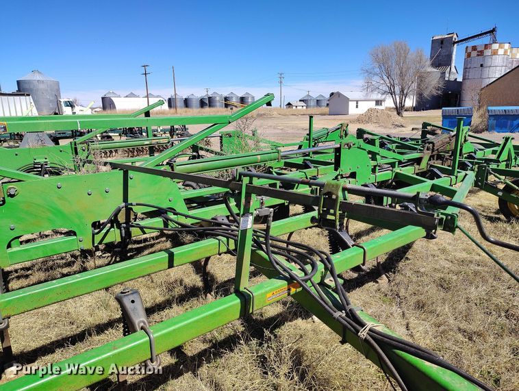 image for item IH9480 John Deere 985 field cultivator