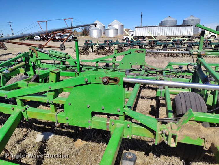 image for item IH9480 John Deere 985 field cultivator