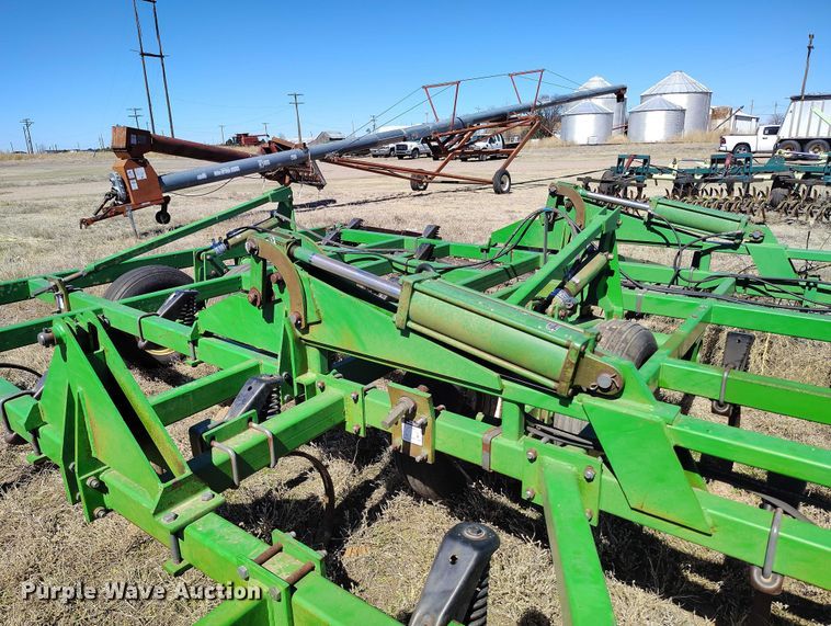 image for item IH9480 John Deere 985 field cultivator