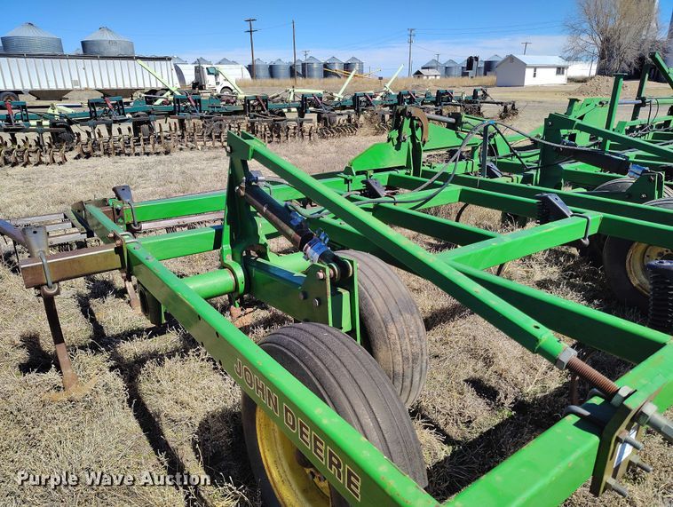 image for item IH9480 John Deere 985 field cultivator