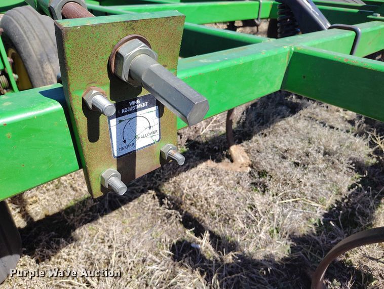 image for item IH9480 John Deere 985 field cultivator