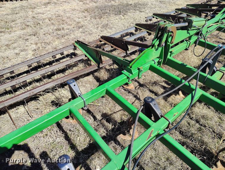 image for item IH9480 John Deere 985 field cultivator