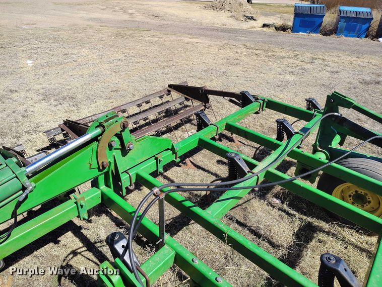 image for item IH9480 John Deere 985 field cultivator
