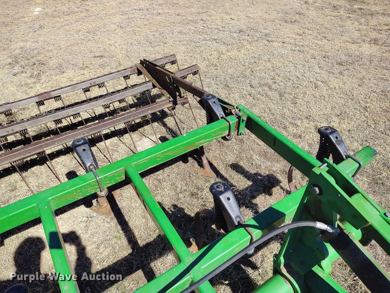 image for item IH9480 John Deere 985 field cultivator