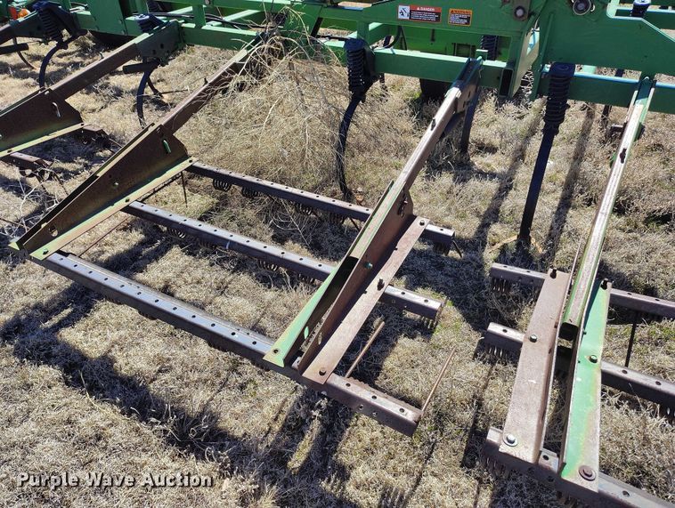 image for item IH9480 John Deere 985 field cultivator