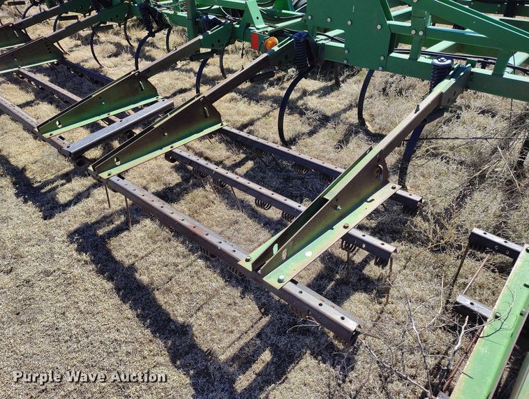 image for item IH9480 John Deere 985 field cultivator